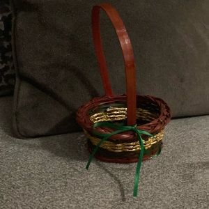 4 inch by 3.5 inch basket